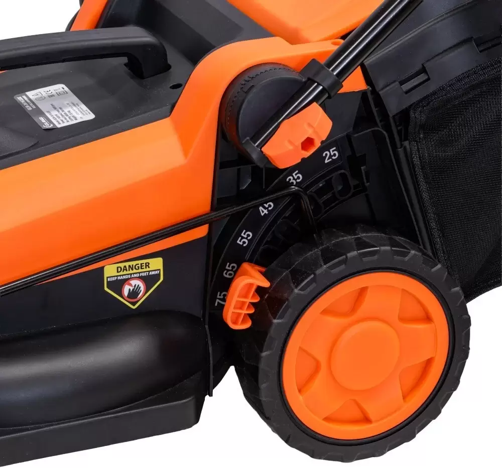 Газонокосилка ELAND GLM-3616 LUX – вид сбоку с крупными колесами