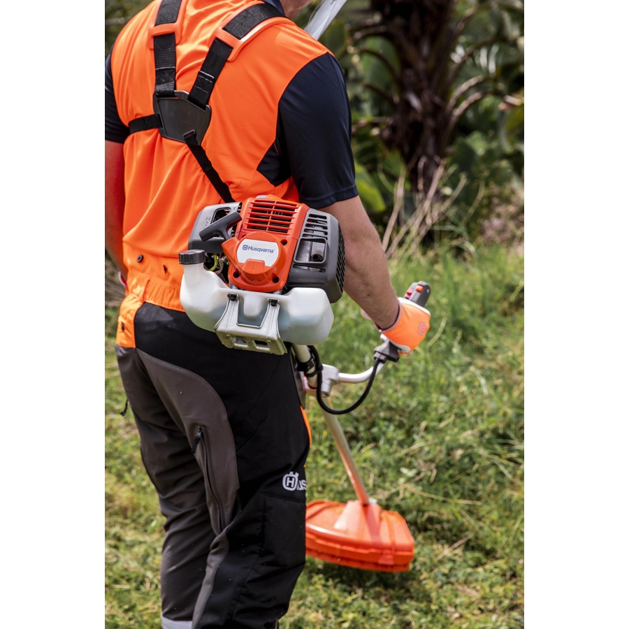 Триммер Husqvarna 331R — вид сбоку с рукояткой