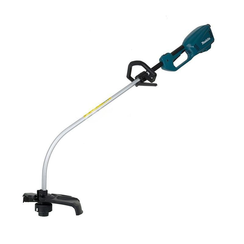 Триммер Makita UR3501 в работе на газоне